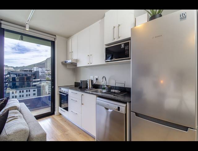 0.5 BEDROOM APARTMENT FOR SALE IN CAPE TOWN CITY CENTRE